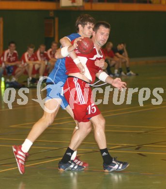 Handball Bundesliga. SC Ferlach gegen SVVW Klagenfurt. Uros Privsek (SVVW),Dean Promisac (Ferlach. Ferlach, am 30.9.2006.

---
pressefotos, pressefotografie, kuess, qs, qspictures, sport, bild, bilder, bilddatenbank