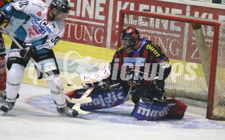 Eishockey Bundesliga. KAC gegen Linz. Die Linzer (Christian Pertaler) tauchen immer wieder gef?hrlich vor Andrew Verner auf.. Klagenfurt, am 4.10.2005.
---
pressefotos, pressefotografie, kuess, qs, qspictures, sport, bild, bilder, bilddatenbank