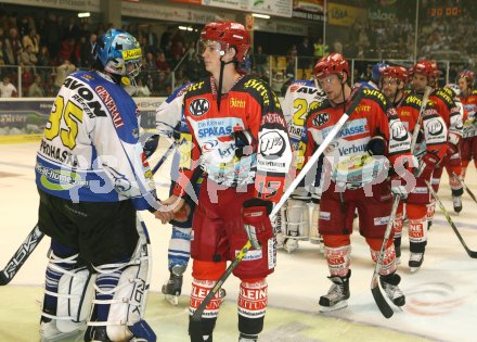 Eishockey Bundesliga. KAC gegen VSV. Shakehands nach dem Spiel. Klagenfurt, am 10.10.2006.
---
pressefotos, pressefotografie, kuess, qs, qspictures, sport, bild, bilder, bilddatenbank