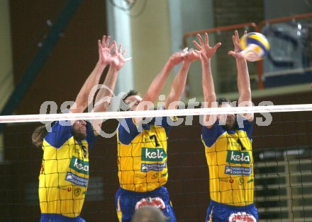 Volleyball Bundesliga. Aich/Dob gegen Tirol. Pavel Reznicek, Jure Kokot, Davis Slatinsek. Klagenfurt, am 20.3.2006.
---
pressefotos, pressefotografie, kuess, qs, qspictures, sport, bild, bilder, bilddatenbank