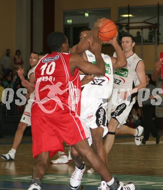 Basketball Bundesliga. W?rthersee Piraten gegen Wels. Tobe Carberry. Klagenfurt, am 9.3.2006.
---
pressefotos, pressefotografie, kuess, qs, qspictures, sport, bild, bilder, bilddatenbank