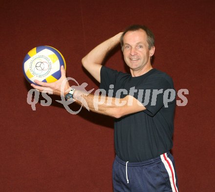 Volleyball Bundesliga. HYPO VBK Klagenfurt. Obmann Johann Huber. Klagenfurt, am 23.9.2006.

---
pressefotos, pressefotografie, kuess, qs, qspictures, sport, bild, bilder, bilddatenbank