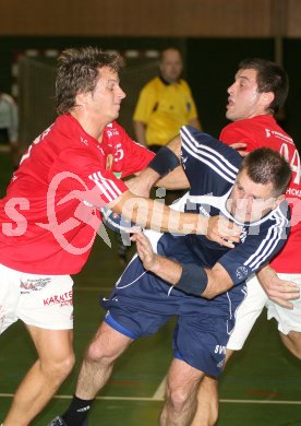 Handball Bundesliga.  HCK59 gegen SVVW.  Ingo Lippitsch, Davor Planinc (HCK), Uros Privsek (SVVW). Klagenfurt, am 11.11.2006
Foto: Kuess
---
pressefotos, pressefotografie, kuess, qs, qspictures, sport, bild, bilder, bilddatenbank