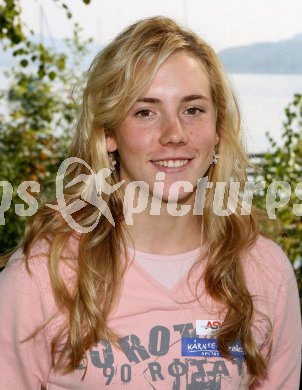 Kanu. Julia Schmid. Forstsee, am 29.9.2006. 
---
pressefotos, pressefotografie, kuess, qs, qspictures, sport, bild, bilder, bilddatenbank