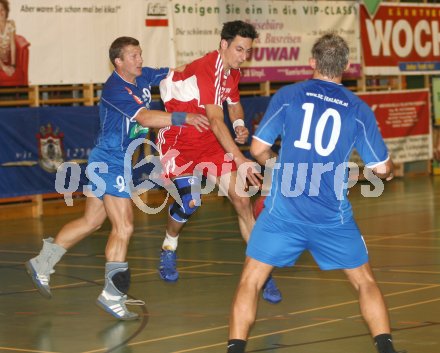 Handball Bundesliga. SC Ferlach gegen SVVW Klagenfurt.  Jani Kontrec, Miha Hendler (SC Ferlach), Klaus Friede (SVVW), Ferlach, am 30.9.2006.
---
pressefotos, pressefotografie, kuess, qs, qspictures, sport, bild, bilder, bilddatenbank