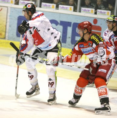 Eishockey Bundesliga. KAC gegen HC TWK Innsbruck. Johannes Kirisits  (KAC), Tavis Hansen (Innsbruck). Klagenfurt, am 12.11.2006.
Foto: Kuess
---
pressefotos, pressefotografie, kuess, qs, qspictures, sport, bild, bilder, bilddatenbank