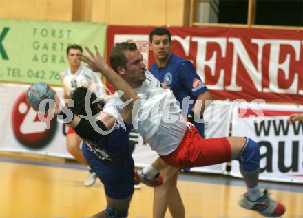 Roland Schlinger wird unsanft am Wurf gehindert. Handball L?nderspiel ?sterreich gegen Israel. Feldkirchen, am 6.1.2005.
---
pressefotos, pressefotografie, kuess, qs, qspictures, sport, bild, bilder, bilddatenbank