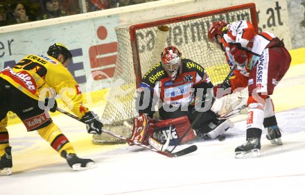 Eishockey Bundesliga. KAC gegen Vienna Capitals. Andrew Verner, Jeremy Rebek (KAC), Michael Craig (Caps) . Klagenfurt, am 27.10.2006.
Foto: Kuess
---
pressefotos, pressefotografie, kuess, qs, qspictures, sport, bild, bilder, bilddatenbank
