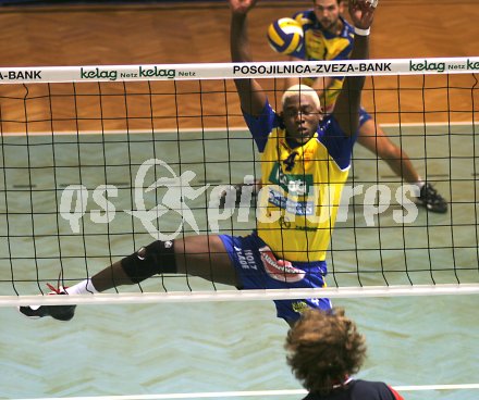 Volleyball Bundesliga. SK Aich/Dob gegen Hypo VBK Klagenfurt. Der Austro-Kubaner Vladimir Lastres. Bleiburg, am 12.11.2005.
---
pressefotos, pressefotografie, kuess, qs, qspictures, sport, bild, bilder, bilddatenbank