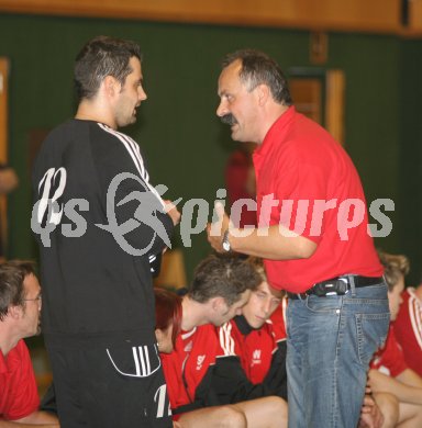 Handball Bundesliga. SC Ferlach gegen SVVW Klagenfurt. Tormann Thomas Ulbing und Trainer Mariusz Kaczmarek  (SVVW), Ferlach, am 30.9.2006.
---
pressefotos, pressefotografie, kuess, qs, qspictures, sport, bild, bilder, bilddatenbank