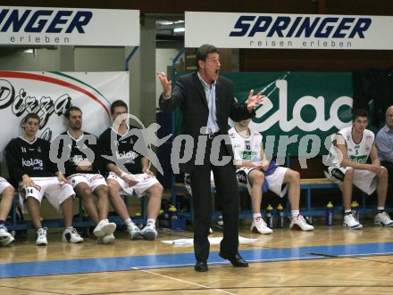 Basketball Bundesliga. W?rthersee Piraten gegen LIONS Arkadia Traiskirchen. Trainer William Magarity (Piraten). Klagenfurt, 16.1.2006.
---
pressefotos, pressefotografie, kuess, qs, qspictures, sport, bild, bilder, bilddatenbank