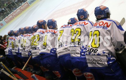 In Gro?er Spannung wird das Penaltyschie?en erwartet. Derby KAC gegen VSV. Klagenfurt, am 28. Oktober 2004.
---
pressefotos, pressefotografie, kuess, qs, qspictures, sport, bild, bilder, bilddatenbank