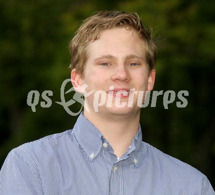 Reiten, Dressurreiten, Nikolaus, Niki Erdmann. Hallegg, am 9.5.2005.
---
pressefotos, pressefotografie, kuess, qs, qspictures, sport, bild, bilder, bilddatenbank