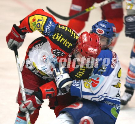 Eishockey Bundesliga. VSV gegen KAC. Mickey Elick (VSV), Jens Kraiger (KAC). Villach, am 22.12.2006.
Foto: qspictures/ Kuess 
---
pressefotos, pressefotografie, kuess, qs, qspictures, sport, bild, bilder, bilddatenbank