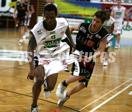 Basketball Bundesliga. W?rthersee Piraten gegen ABC Lions Dornbirn, Damien Mc Swine (Piraten), Vincent Hehle (Dornbirn). Klagenfurt, 12.2.2006.
---
pressefotos, pressefotografie, kuess, qs, qspictures, sport, bild, bilder, bilddatenbank