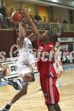 Basketball Bundesliga. W?rthersee Piraten gegen Wels. Kris Clarkson (Piraten), Flagan Prince (Wels). KLagenfurt, am 12.11.2006.
Foto: Kuess
---
pressefotos, pressefotografie, kuess, qs, qspictures, sport, bild, bilder, bilddatenbank