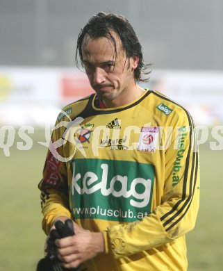 Fussball Red Zac Bundesliga. FC K?rnten gegen Parndorf. Gerald Strafner (FCK) entt?uscht . Klagenfurt, am 28.11.2006.
Foto: Kuess
---
pressefotos, pressefotografie, kuess, qs, qspictures, sport, bild, bilder, bilddatenbank