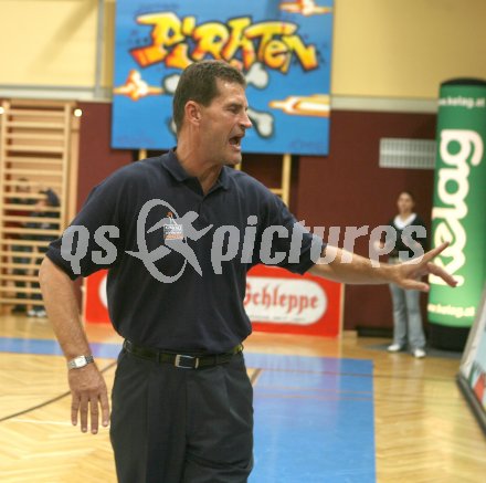 Basketball Bundesliga. W?rthersee Piraten gegen G?ssing Knights. Trainer William Magarity (Piraten). Klagenfurt, am 1.11.2006.
Foto: Kuess
---
pressefotos, pressefotografie, kuess, qs, qspictures, sport, bild, bilder, bilddatenbank