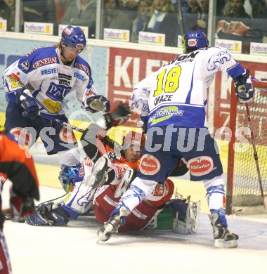 Eishockey Bundesliga. Thomas Pfeffer, Martin Oraze (VSV), Jeremy Rebek (KAC). Klagenfurt, am 10.10.2006.
---
pressefotos, pressefotografie, kuess, qs, qspictures, sport, bild, bilder, bilddatenbank