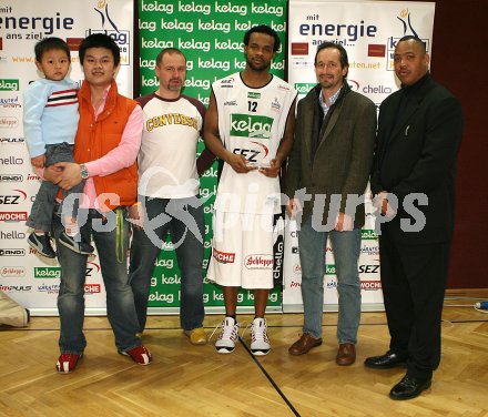 Basketball Bundesliga. W?rthersee Piraten gegen Oberwart Gunners. Spieler des Abends wurde Tobe Carberry. Klagenfurt, am 18.3.2006.
---
pressefotos, pressefotografie, kuess, qs, qspictures, sport, bild, bilder, bilddatenbank