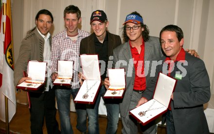 Ehrung der Olympiasieger. Siegi Grabner, Martin Koch, Thomas Morgenstern, Rainer Sch?nfelder, Walter Lackner. Klagenfurt, am 29.5.2006.
---
pressefotos, pressefotografie, kuess, qs, qspictures, sport, bild, bilder, bilddatenbank