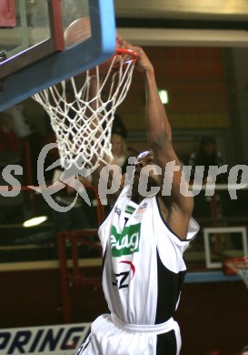 Basketball Bundesliga. W?rthersee Piraten gegen LIONS Arkadia Traiskirchen, Tobe Carberry (Piraten). Klagenfurt, 16. 1. 2006.
---
pressefotos, pressefotografie, kuess, qs, qspictures, sport, bild, bilder, bilddatenbank