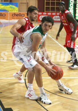 Basketball Bundesliga. W?rthersee Piraten gegen Wels. Selmir Husanovic (Piraten), A. Woschank (Wels). KLagenfurt, am 12.11.2006.
Foto: Kuess
---
pressefotos, pressefotografie, kuess, qs, qspictures, sport, bild, bilder, bilddatenbank