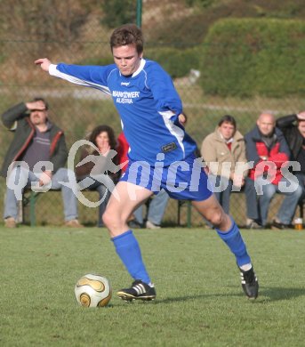 Fu?ball ULO K?ttmannsdorf gegen Wietersdorf. Martin P?ck (K?ttmannsdorf). K?ttmannsdorf, am 5.11.2006.
Foto: Kuess
---
pressefotos, pressefotografie, kuess, qs, qspictures, sport, bild, bilder, bilddatenbank