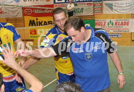 Volleyball Bundesliga. SK Aich/Dob gegen Hypo VBK Klagenfurt. SK Aich/Dob Trainer und Manager Martin Micheu und Pavel Reznicek. Bleiburg, am 12.11.2005.
---
pressefotos, pressefotografie, kuess, qs, qspictures, sport, bild, bilder, bilddatenbank