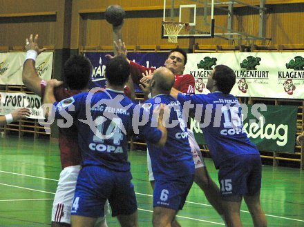 Handball Bundesliga Derby HCK 59 gegen SC Ferlach. Rajko Begovic wird von drei Ferlachern attackiert. Klagenfurt, am 10.12.2005.
---
pressefotos, pressefotografie, kuess, qs, qspictures, sport, bild, bilder, bilddatenbank