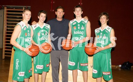 Basketball Bundesliga. W?rthersee Piraten. Franz Grossmann, Martin Breithuber, Trainer William Margarity, Rasid Mahalbasic. Klagenfurt, am 13.10.2006.
---
pressefotos, pressefotografie, kuess, qs, qspictures, sport, bild, bilder, bilddatenbank