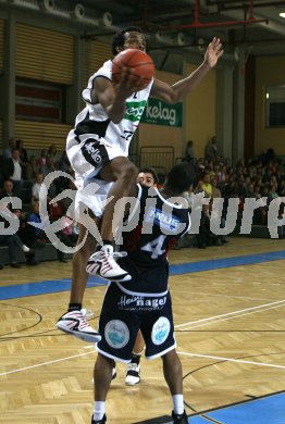 Basketball Bundesliga. W?rthersee Piraten gegen Feldkirch. Tobe Carberry. Klagenfurt, am 27.4.2006.
---
pressefotos, pressefotografie, kuess, qs, qspictures, sport, bild, bilder, bilddatenbank