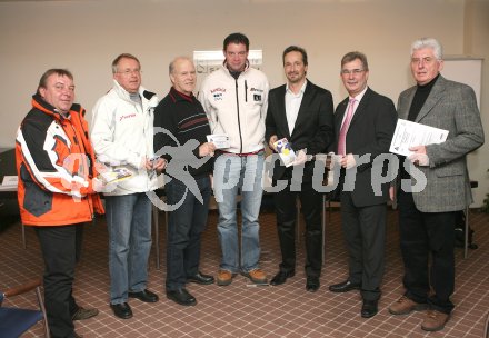 Pressekonferenz Damen Schispringen Kontinentalcup. Peter Berger Rennleiter, Edgar Ganster (Koordinator der FIS), Paul Ganzenhuber, Janko Zwitter (Damen Schisprungnationaltrainer), Sportlandesrat Wolfgang Schantl, Villachs Sportstadtrat Harald Sobe, Oskar Passernig (Obmann SV Villach). Klagenfurt, am 12.1.2007.
Foto: Powerpixx/Kuess
---
pressefotos, pressefotografie, kuess, qs, qspictures, sport, bild, bilder, bilddatenbank