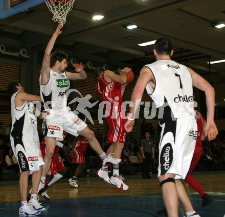 Basketball Bundesliga. W?rthersee Piraten gegen Wels. Samuel Knabl. Klagenfurt, am 9.3.2006.
---
pressefotos, pressefotografie, kuess, qs, qspictures, sport, bild, bilder, bilddatenbank