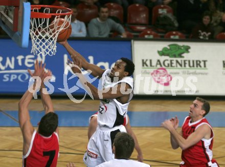 Basketball Bundesliga. W?rthersee Piraten gegen LIONS Arkadia Traiskirchen. Tobe Carberry (Piraten). Klagenfurt, 16.1.2006.
---
pressefotos, pressefotografie, kuess, qs, qspictures, sport, bild, bilder, bilddatenbank