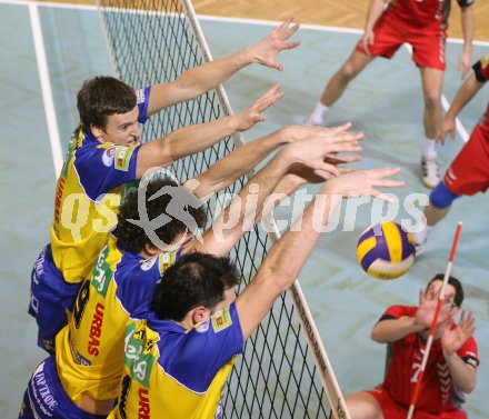 Volleyball Bundesliga. Aich/Dob gegen Enns. Jernej Potocnik, Milan Bencz, David Slatinsek (Aich/Dob). Bleiburg, am 20.1.2007.
Foto: Kuess
---
pressefotos, pressefotografie, kuess, qs, qspictures, sport, bild, bilder, bilddatenbank