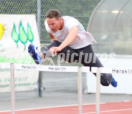 Leichtathletik. Top4 Meeting. 110 Meter H?rden M?nner. Elmar Lichtenegger (?sterreich, AC V?lkermarkt).  Villach, am 13.7.2006.
---
pressefotos, pressefotografie, kuess, qs, qspictures, sport, bild, bilder, bilddatenbank