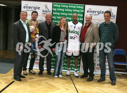 Basketball Bundesliga. W?rthersee Piraten. Semifinale. Piraten gegen Gmunden. Zum Spieler des Abends wurde Thomas Kelley gew?hlt. Klagenfurt, am 15.5.2005.
---
pressefotos, pressefotografie, kuess, qs, qspictures, sport, bild, bilder, bilddatenbank