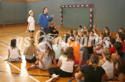 Volleyball. Showtraining des chinesischen Vizemeisters Tianjin im Damen Volleyball und der ATSC Wildcats im BG M?ssinger.Trainer Helmut Voggenberger. Klagenfurt, am 10.11.2006. Foto: Kuess
---
pressefotos, pressefotografie, kuess, qs, qspictures, sport, bild, bilder, bilddatenbank