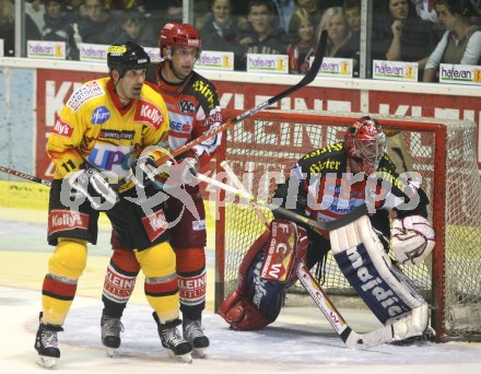 ?sterreichische Eishockey Bundesliga. KAC gegen Vienna Capitals. Gerald Ressmann (Caps), Jeremy Rebek, Andrew Verner (KAC). Klagenfurt, am 27.10.2006.
Foto: Kuess
---
pressefotos, pressefotografie, kuess, qs, qspictures, sport, bild, bilder, bilddatenbank