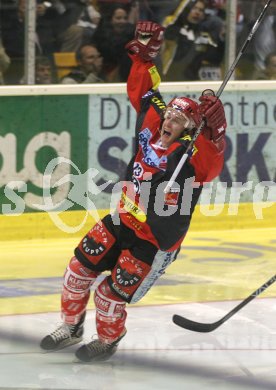 Eishockey Bundesliga. KAC gegen Innsbruck. Der Spieler des Abends Christian Ban jubelt ?ber seinen soeben erzielten Treffer. Klagenfurt, am 27.3.2005.
---
pressefotos, pressefotografie, kuess, qs, qspictures, sport, bild, bilder, bilddatenbank