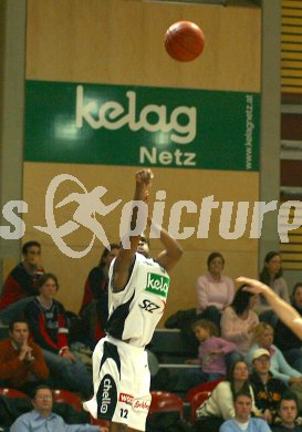 Basketball Bundesliga. W?rthersee Piraten gegen Klosterneuburg. Tobe Carberry. Klagenfurt, am 3.12.2005.
---
pressefotos, pressefotografie, kuess, qs, qspictures, sport, bild, bilder, bilddatenbank