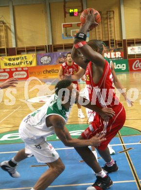 Basketball Bundesliga. W?rthersee Piraten gegen Wels. Kris Clarkson (Piraten), Rod Platt (Wels). KLagenfurt, am 12.11.2006.
Foto: Kuess
---
pressefotos, pressefotografie, kuess, qs, qspictures, sport, bild, bilder, bilddatenbank