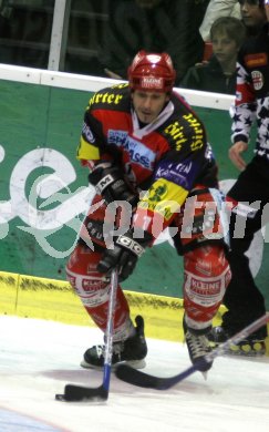 Eishockey KAC gegen Salzburg. Gerald Ressmann. Klagenfurt, am 8.3.2005.
---
pressefotos, pressefotografie, kuess, qs, qspictures, sport, bild, bilder, bilddatenbank