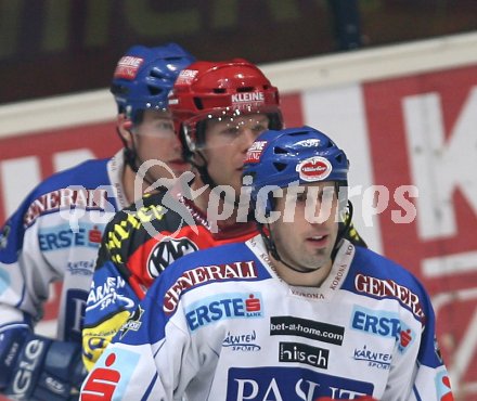 Eishockey Bundesliga. VSV gegen KAC. Dany Bousquet, Marc Brown (VSV), Jeremy Rebek (KAC). Villach, am 22.12.2006.
Foto: qspictures/Kuess 
---
pressefotos, pressefotografie, kuess, qs, qspictures, sport, bild, bilder, bilddatenbank