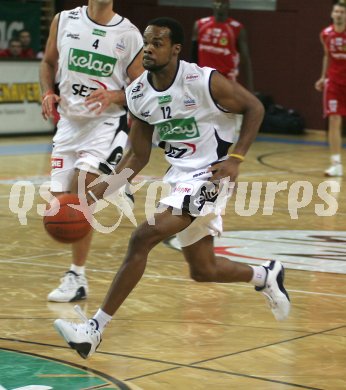 Basketball Woerthersee Piraten. Tobe Carberry. Klagenfurt, am 15.10.2005.
Foto: Kuess
---
pressefotos, pressefotografie, kuess, qs, qspictures, sport, bild, bilder, bilddatenbank