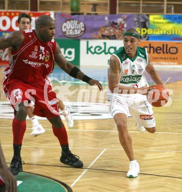 Basketball Bundesliga. W?rthersee Piraten gegen Wels. Anthony Shavies (Piraten), Richard Elias Anderson (Wels). KLagenfurt, am 12.11.2006.
Foto: Kuess
---
pressefotos, pressefotografie, kuess, qs, qspictures, sport, bild, bilder, bilddatenbank