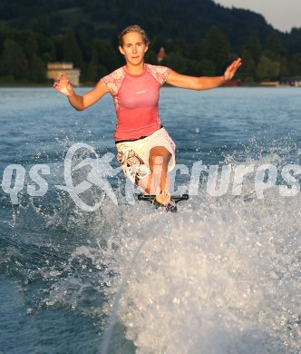 Wasserski. Tina Rauchenwald. U17 Weltmeisterin. Figurenlauf. P?rtschach, am 2.9.2006.
---
pressefotos, pressefotografie, kuess, qs, qspictures, sport, bild, bilder, bilddatenbank