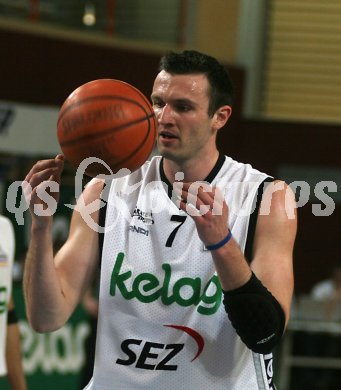Basketball Bundesliga. W?rthersee Piraten. Semifinale. Piraten gegen Gmunden. Andreas Helmigk. Klagenfurt, am 15.5.2005.
---
pressefotos, pressefotografie, kuess, qs, qspictures, sport, bild, bilder, bilddatenbank