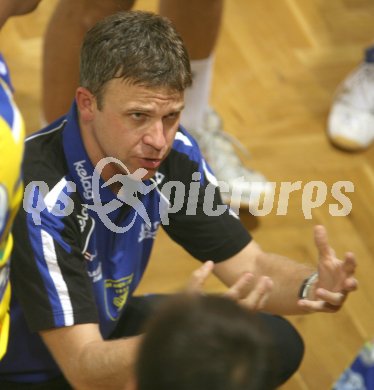 Volleyball Bundesliga. SK Aich/Dob gegen Hypo VBK.  Aich/Dob Trainer Bruno Najdic. Bleiburg am 7.10.2006.
---
pressefotos, pressefotografie, kuess, qs, qspictures, sport, bild, bilder, bilddatenbank